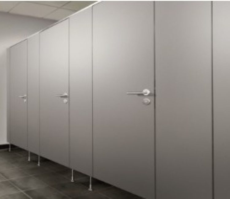 19. cabines de WC et douches